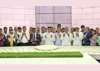 জিয়াউর রহমান ও খালেদা জিয়ার কবরে হুইপদের শ্রদ্ধা