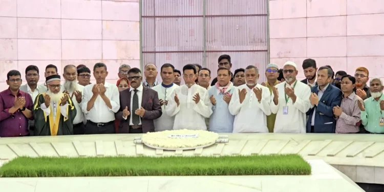 জিয়াউর রহমান ও খালেদা জিয়ার কবরে হুইপদের শ্রদ্ধা