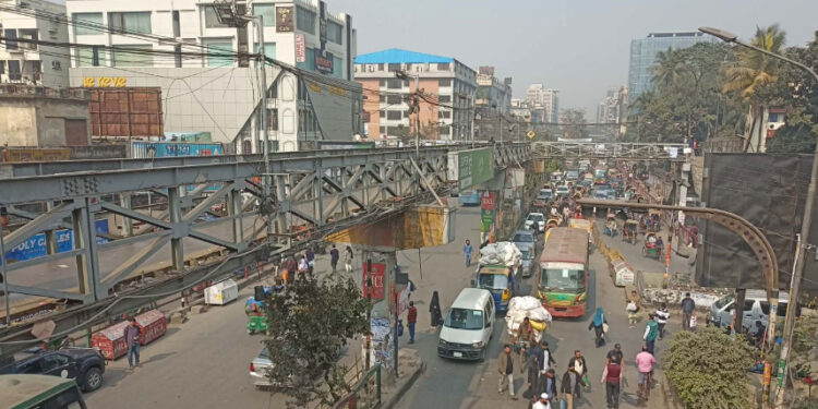 রাজধানীতে ট্রাকচাপায় বাবা-মেয়ে নিহত