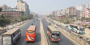 কমে গেছে যানবাহন, মিলছে না তেল