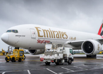 আমিরাতের বিমানবন্দর খালি করতে সতর্ক করলেন ইরান