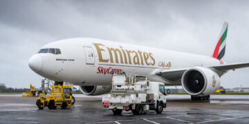 আমিরাতের বিমানবন্দর খালি করতে সতর্ক করলেন ইরান