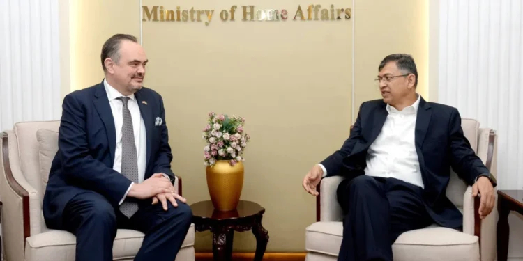 ঢাকায় মার্কিন দূতাবাসের নিরাপত্তা জোরদার: স্বরাষ্ট্রমন্ত্রী