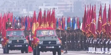 বর্ণাঢ্য কুচকাওয়াজে স্বাধীনতা দিবস উদযাপন