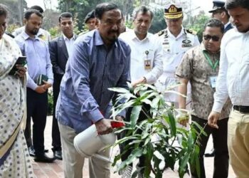 সংসদ প্রাঙ্গণে বৃক্ষরোপণ করলেন স্পিকার ও ডেপুটি স্পিকার