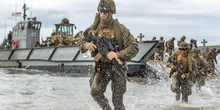 মধ্যপ্রাচ্যে সেনা ও যুদ্ধজাহাজ পাঠাচ্ছে যুক্তরাষ্ট্র