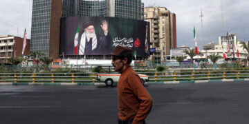 দীর্ঘ সময়ের যুদ্ধের জন্য প্রস্তুত ইরান