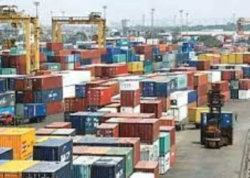 যুদ্ধের ফাঁদে দেশের অর্থনীতি