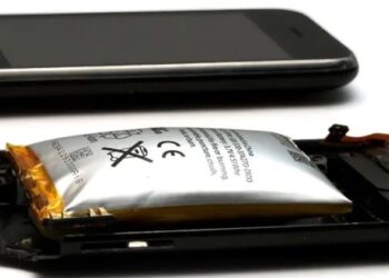 পুরানো ফোনের ব্যাটারি যেন জীবন্ত টাইম বোমা!