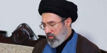 ইরানের সর্বোচ্চ নেতা নির্বাচিত হলেন খামেনির ছেলে