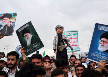 ইরানের পক্ষে যুদ্ধে নামতে ‘সম্পূর্ণ প্রস্তুত’ হুতিরা