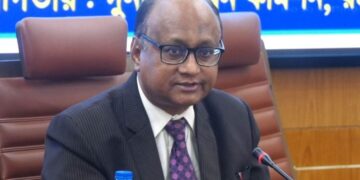 দুদক চেয়ারম্যান ও দুই কমিশনারের পদত্যাগ