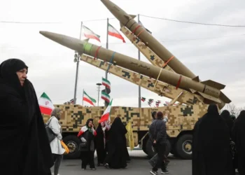 খামেনি নিহতের পর ইরান কীভাবে জবাব দিচ্ছে