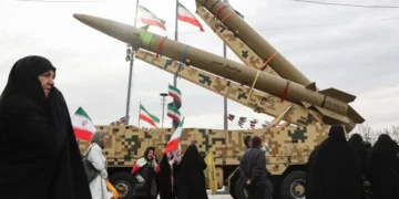 খামেনি নিহতের পর ইরান কীভাবে জবাব দিচ্ছে