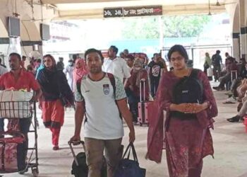 ছুটি শেষে ঢাকামুখী কর্মজীবীরা