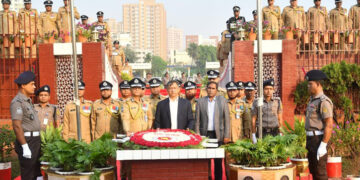 শহীদ পুলিশ সদস্যদের প্রতি স্বরাষ্ট্রমন্ত্রীর শ্রদ্ধা
