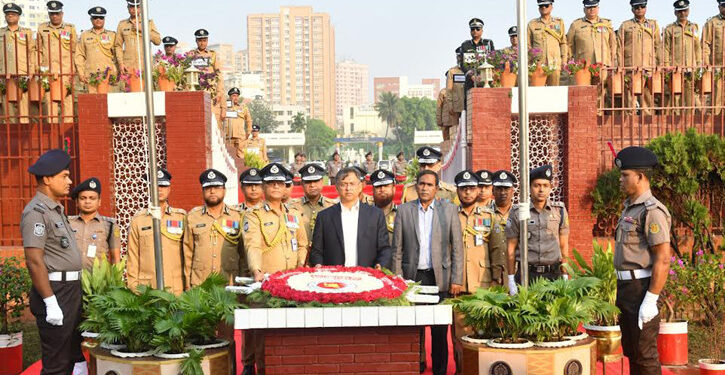 শহীদ পুলিশ সদস্যদের প্রতি স্বরাষ্ট্রমন্ত্রীর শ্রদ্ধা