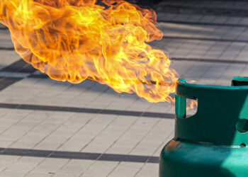 উত্তরায় গ্যাসের লিকেজ থেকে বিস্ফোরণে দগ্ধ ১০