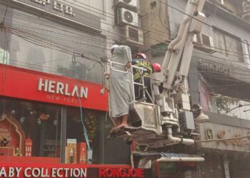 মিরপুরে ভবনে আগুন, হাসপাতালে দুজনের মৃত্যু