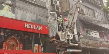 মিরপুরে ভবনে আগুন, হাসপাতালে দুজনের মৃত্যু