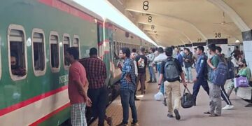নির্ধারিত সময়েই ছাড়ছে ট্রেন, স্টেশনে নেই অতিরিক্ত চাপ