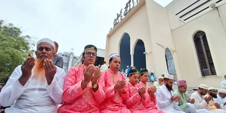 বায়তুল মোকাররমে ঈদের প্রথম জামাত অনুষ্ঠিত