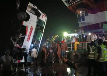 দৌলতদিয়ায় বাসডুবির ঘটনায় মৃত্যুর সংখ্যা বেড়ে ২৩