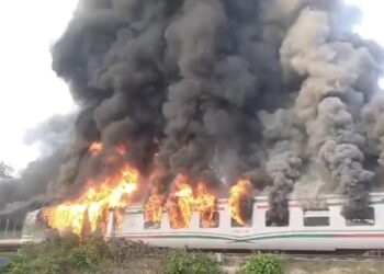 চট্টগ্রামে ঢাকাগামী চট্টলা এক্সপ্রেসে আগুন