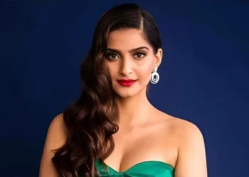 মা হলেন সোনাম কাপুর