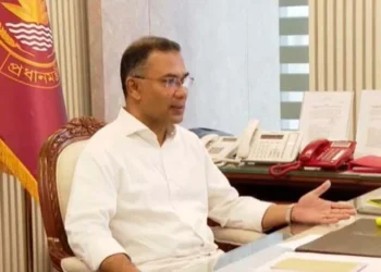 ঈদ ছুটি শেষে সচিবালয়ে কর্মব্যস্ত প্রধানমন্ত্রী