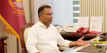 ঈদ ছুটি শেষে সচিবালয়ে কর্মব্যস্ত প্রধানমন্ত্রী