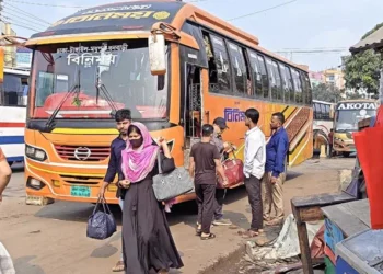 স্বস্তিতে ফিরছেন যাত্রীরা, নেই ভোগান্তি