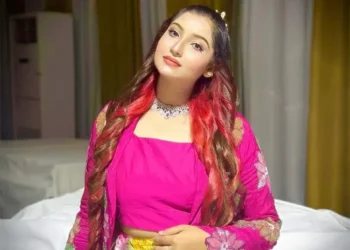 ‘রাক্ষস’ গানে মুগ্ধতা ছড়ালেন ঈষিকা