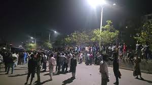 মধ্যরাতে উত্তরা শপিং কমপ্লেক্স ঘেরাও-ভাঙচুর