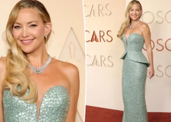 অস্কারের লাল গালিচায় ৪৩০ কোটি টাকার গহনা