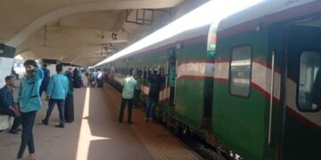 কমলাপুরে কমেছে ভিড়, স্বস্তিতে যাত্রীরা