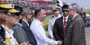 কুচকাওয়াজে যোগ দিলেন রাষ্ট্রপতি-প্রধানমন্ত্রী