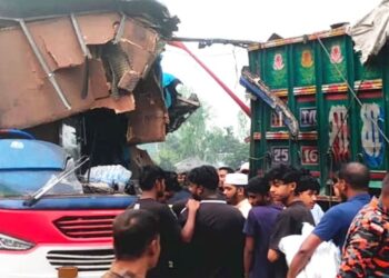 দিনাজপুরে বাস-ট্রাক সংঘর্ষে নিহত ২