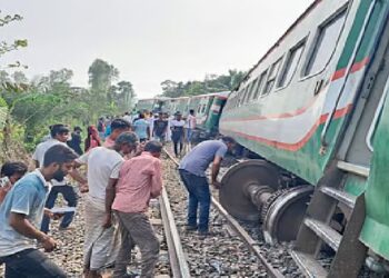 ভোগান্তিতে উত্তরাঞ্চলগামী ট্রেন যাত্রীরা