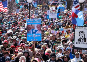 যুক্তরাষ্ট্রে ট্রাম্পবিরোধী বিক্ষোভে জনতার ঢল