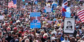 যুক্তরাষ্ট্রে ট্রাম্পবিরোধী বিক্ষোভে জনতার ঢল