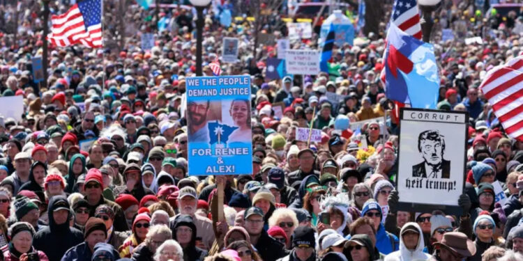 যুক্তরাষ্ট্রে ট্রাম্পবিরোধী বিক্ষোভে জনতার ঢল