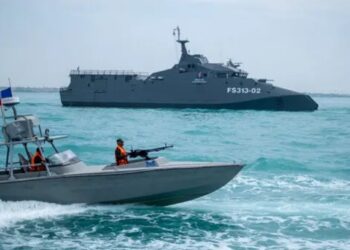 হরমুজে আসলেই জাহাজ পুড়িয়ে দেওয়ার ঘোষণা ইরানের