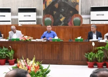 অফিসের সময় কমল, দোকানপাট বন্ধ সন্ধ্যা ৬টায়