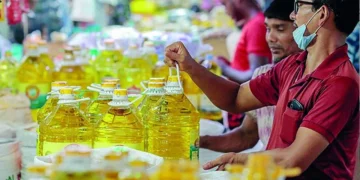 বাজারে নেই প্রায় বোতলজাত সয়াবিন তেল