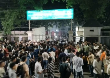 শাহবাগ থানায় ছাত্রদল-শিবির উত্তেজনা আহত ১২