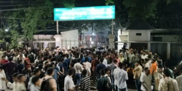 শাহবাগ থানায় ছাত্রদল-শিবির উত্তেজনা আহত ১২