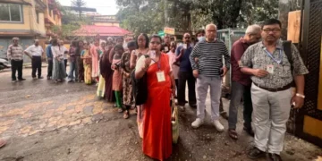 পশ্চিমবঙ্গ বিধানসভা নির্বাচনে প্রথম দফার ভোটগ্রহণ চলছে