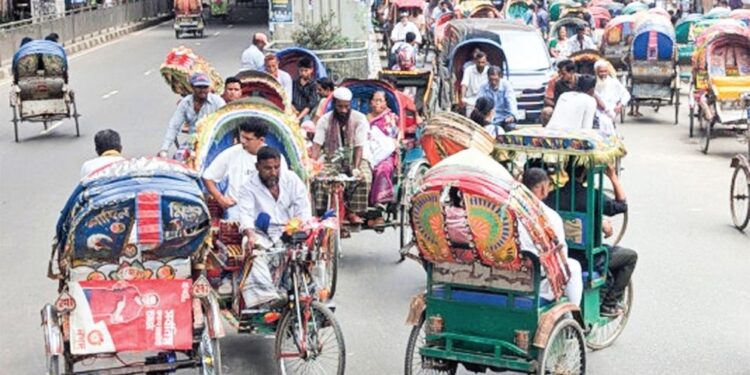 নিয়ন্ত্রণহীন অটোরিকশা সড়কে ঝুঁকি