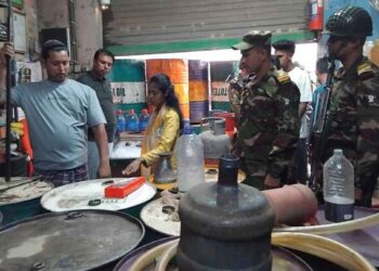 তেলের অবৈধ মজুত সংকটে দেশ